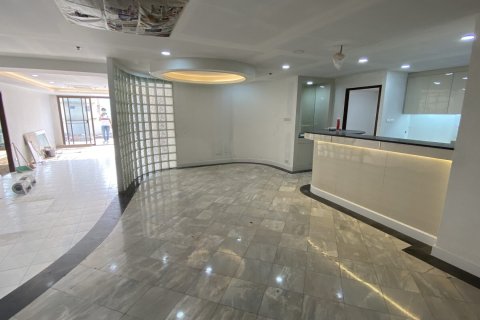 Condo in Khlong Toei, Bangkok, Thailand, 2 bedrooms № 200749 - photo 29