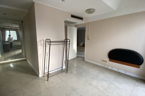 Condo in Khlong Toei, Bangkok, Thailand, 2 bedrooms № 200749 - photo 6