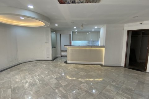 Condo in Khlong Toei, Bangkok, Thailand, 2 bedrooms № 200749 - photo 24