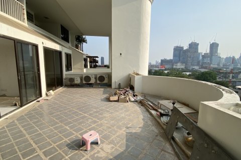 Condo in Khlong Toei, Bangkok, Thailand, 2 bedrooms № 200749 - photo 28