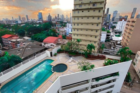 Condo in Khlong Toei, Bangkok, Thailand, 2 bedrooms № 200749 - photo 13