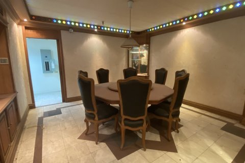 Condo in Khlong Toei, Bangkok, Thailand, 2 bedrooms № 200748 - photo 8