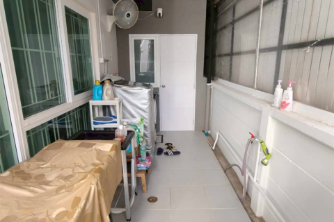 Adosado de 4 dormitorios en Bangkok, Tailandia № 189660 - foto 3