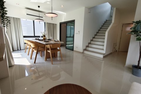 Casa de 3 dormitorios en Pattaya, Tailandia № 155638 - foto 8