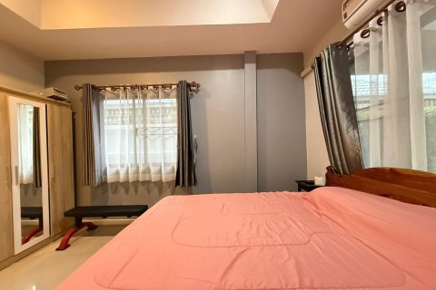 Casa de 3 dormitorios en Pattaya, Tailandia № 155641 - foto 28
