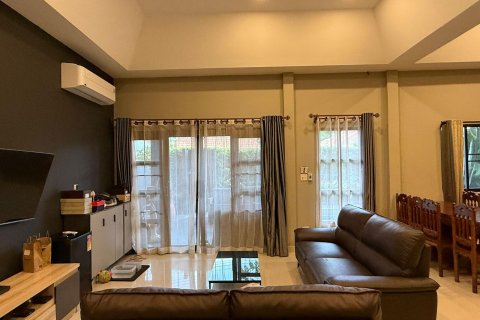 Casa de 3 dormitorios en Pattaya, Tailandia № 155641 - foto 10