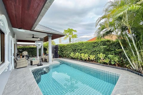 Casa de 3 dormitorios en Pattaya, Tailandia № 155641 - foto 2