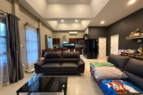 Casa de 3 dormitorios en Pattaya, Tailandia № 155641 - foto 11