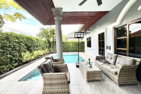 Casa de 3 dormitorios en Pattaya, Tailandia № 155641 - foto 4