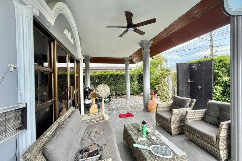Casa de 3 dormitorios en Pattaya, Tailandia № 155641 - foto 5