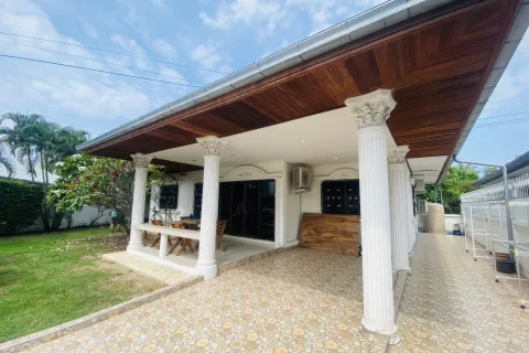 Casa de 3 dormitorios en Pattaya, Tailandia № 155639 - foto 2