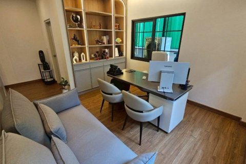 Casa de 4 dormitorios en Samut Prakan, Tailandia № 153812 - foto 3
