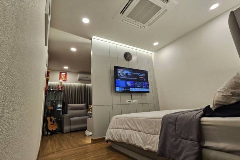 Casa de 4 dormitorios en Samut Prakan, Tailandia № 153812 - foto 8