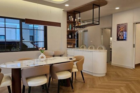 Casa de 4 dormitorios en Samut Prakan, Tailandia № 153812 - foto 5