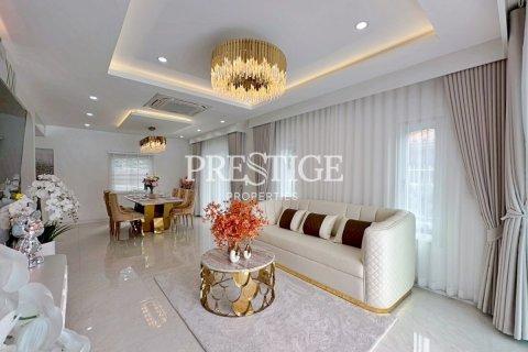 House in Pattaya, Thailand 5 bedrooms № 198002 - photo 3