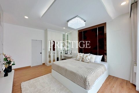 House in Pattaya, Thailand 5 bedrooms № 198002 - photo 16