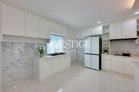 House in Pattaya, Thailand 5 bedrooms № 198002 - photo 13