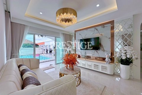 House in Pattaya, Thailand 5 bedrooms № 198002 - photo 4