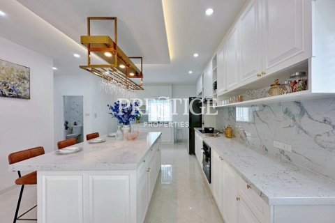 House in Pattaya, Thailand 5 bedrooms № 198002 - photo 12