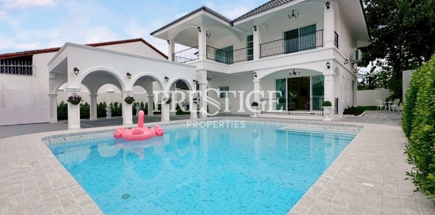 House in Pattaya, Thailand 5 bedrooms № 198002