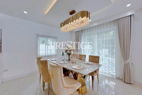 House in Pattaya, Thailand 5 bedrooms № 198002 - photo 8