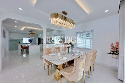 House in Pattaya, Thailand 5 bedrooms № 198002 - photo 6