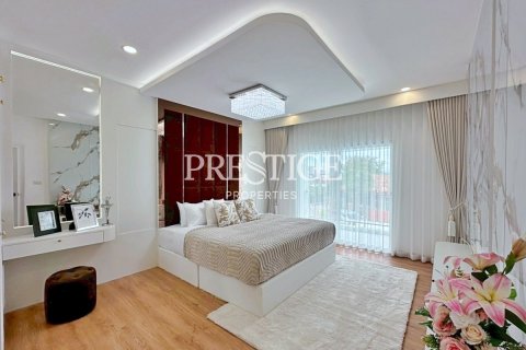 House in Pattaya, Thailand 5 bedrooms № 198002 - photo 15