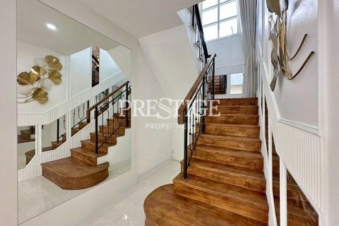 House in Pattaya, Thailand 5 bedrooms № 198002 - photo 14