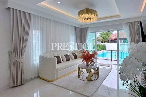House in Pattaya, Thailand 5 bedrooms № 198002 - photo 2