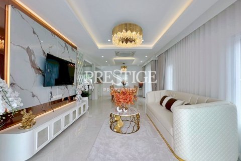 House in Pattaya, Thailand 5 bedrooms № 198002 - photo 5