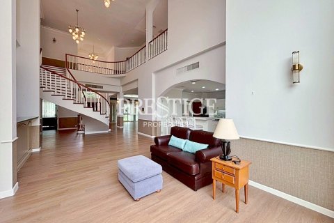 Casa de 5 dormitorios en Rayong, Tailandia № 198003 - foto 3