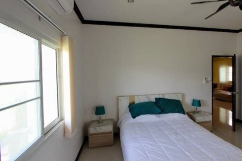 Chalet de 3 dormitorios en Pran Buri, Tailandia № 155282 - foto 8