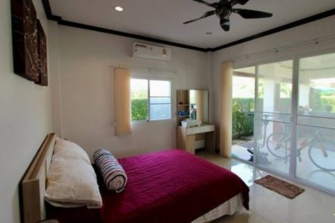Chalet de 3 dormitorios en Pran Buri, Tailandia № 155282 - foto 10