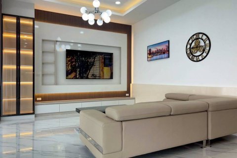 Chalet de 3 dormitorios en Pattaya, Tailandia № 155284 - foto 2
