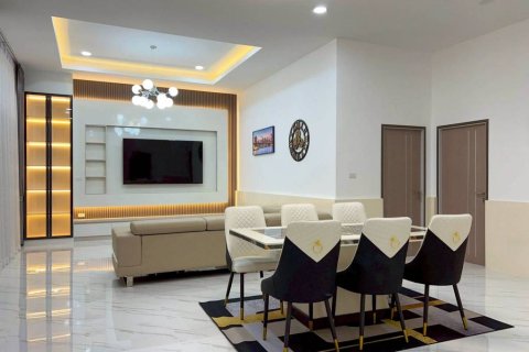 Chalet de 3 dormitorios en Pattaya, Tailandia № 155284 - foto 4