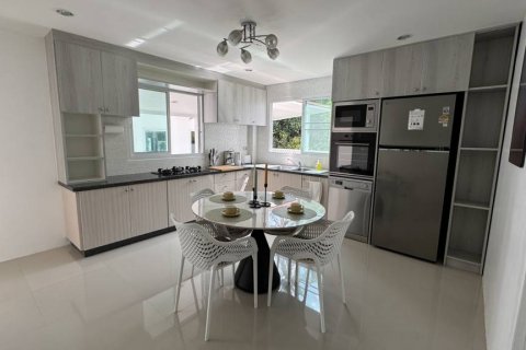Villa in Surat Thani, Thailand 6 Schlafzimmer № 134535 - Foto 8