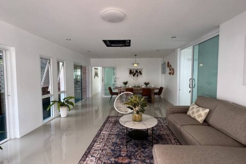 Villa in Surat Thani, Thailand 6 Schlafzimmer № 134535 - Foto 4