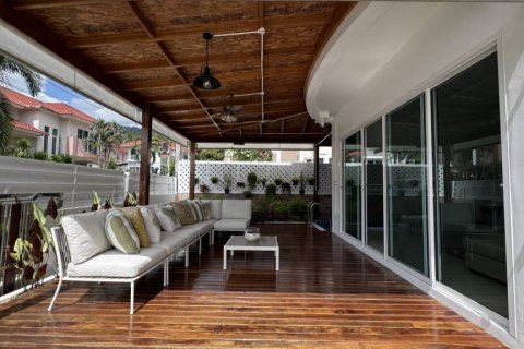 Villa in Surat Thani, Thailand 6 Schlafzimmer № 134535 - Foto 2