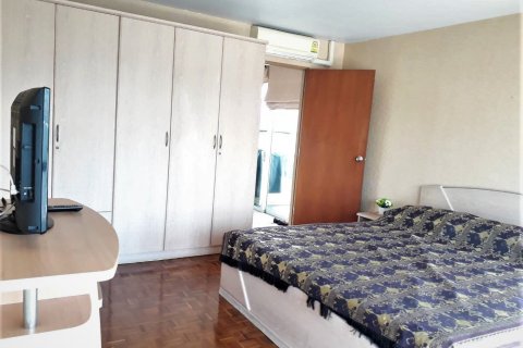 Condo in Bangkok, Thailand, 2 bedrooms № 144050 - photo 6