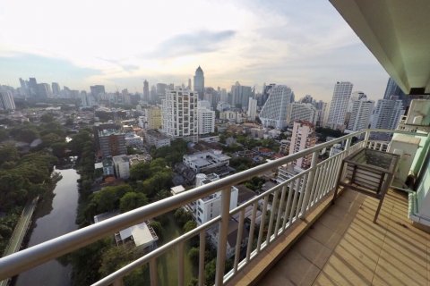 Condo in Bangkok, Thailand, 2 bedrooms № 144050 - photo 19