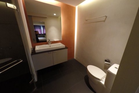 Condo in Bangkok, Thailand, 2 bedrooms № 144050 - photo 17