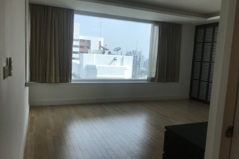 Condo in Bangkok, Thailand, 2 bedrooms № 144050 - photo 14