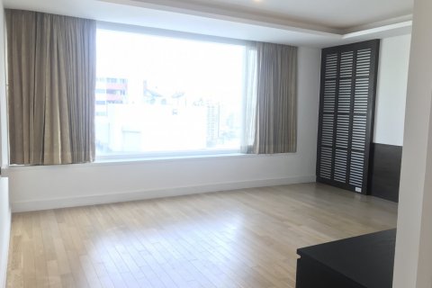 Condo in Bangkok, Thailand, 2 bedrooms № 144050 - photo 2