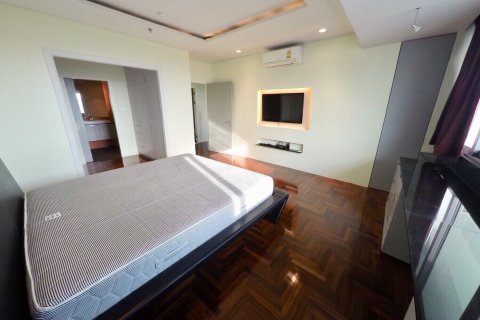Condo in Bangkok, Thailand, 2 bedrooms № 144050 - photo 16