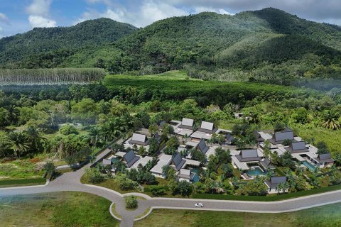 Chalet de 4 dormitorios en Bang Tao, Tailandia № 71524
