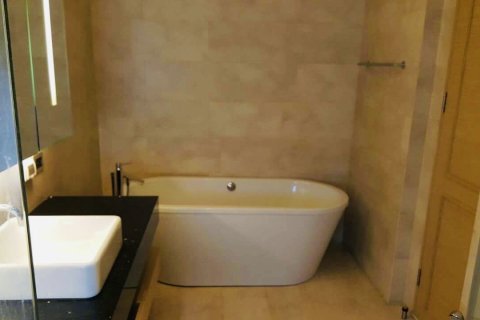 Condominio de 2 dormitorios en Bang Rak, Bangkok, Tailandia № 133999 - foto 4