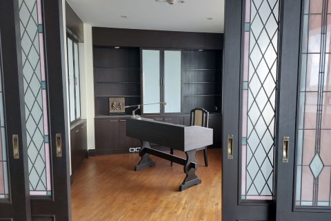 Condominio de 2 dormitorios en Khlong San, Bangkok, Tailandia № 134001 - foto 30