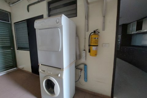 Condominio de 2 dormitorios en Khlong San, Bangkok, Tailandia № 134001 - foto 11