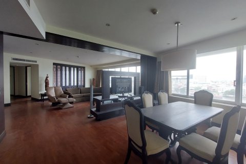 Condominio de 2 dormitorios en Khlong San, Bangkok, Tailandia № 134001