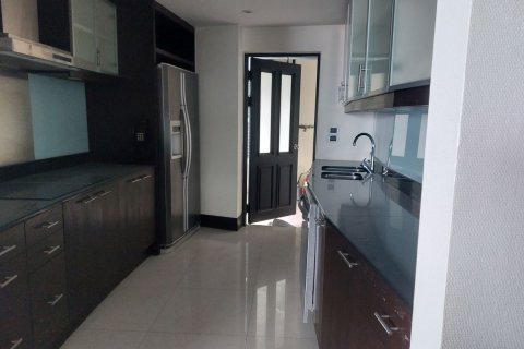 Condominio de 2 dormitorios en Khlong San, Bangkok, Tailandia № 134001 - foto 8